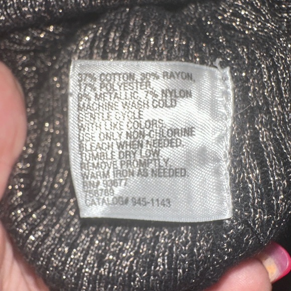 WORTHINGTON 2X TOP. BLACK & GOLD METAL THREADING. Gathered @ drop waist. - Picture 6 of 6